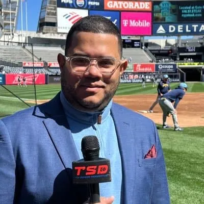 John Sang celebra su legado en béisbol.