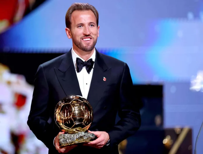 Harry Kane celebra su Balón de Oro.