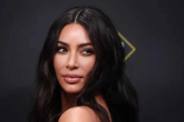 Kim Kardashian habla sobre su cirugía esofágica.