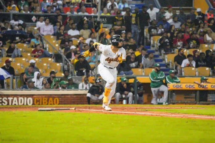 Águilas Cibaeñas celebran victoria en extra innings.