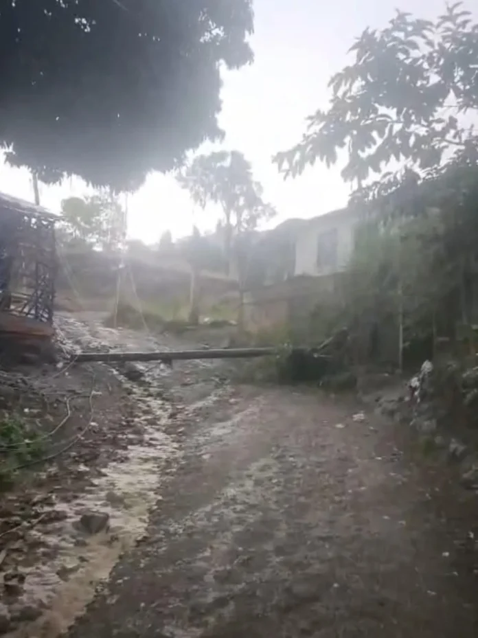 Inundaciones en Tireo afectan comunidades y agricultura.