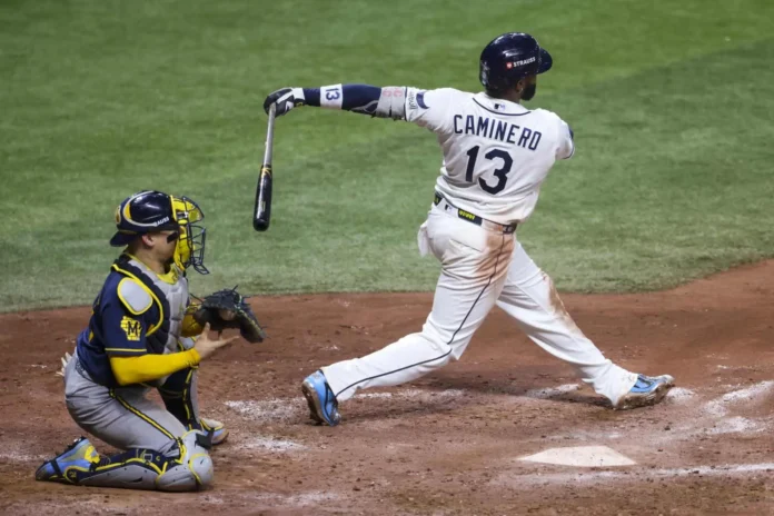 Rays de Tampa Bay celebran victoria crucial.