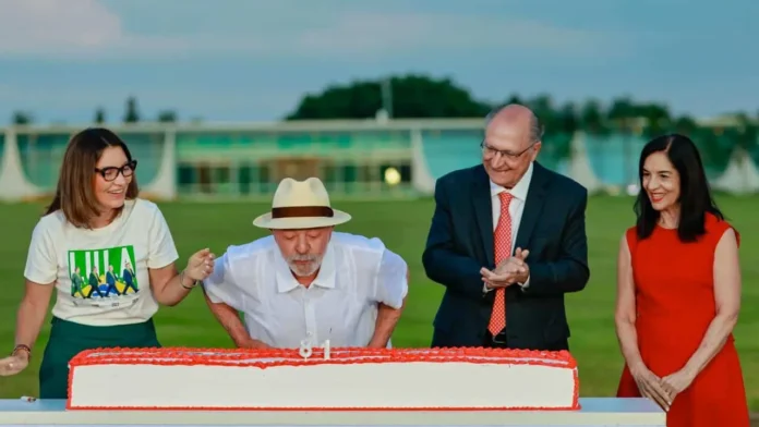 Lula celebra su 81 cumpleaños con promesas.