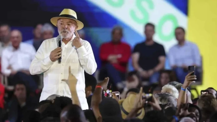 Lula da Silva celebra su cuarta victoria presidencial.