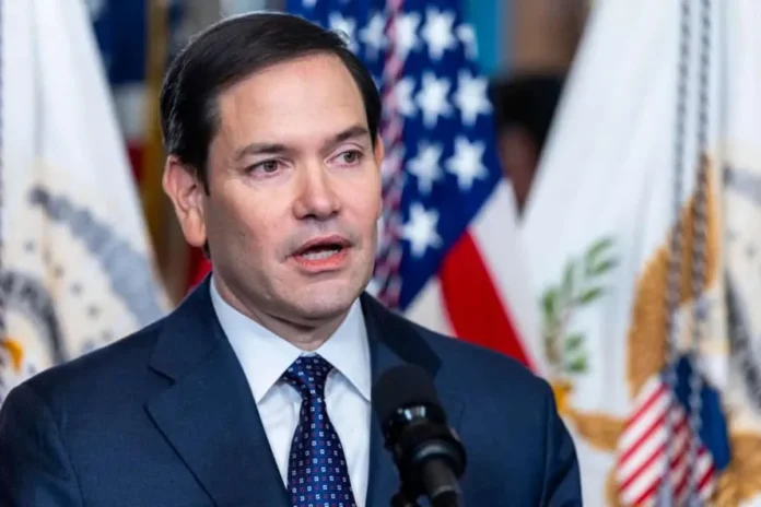 Marco Rubio niega salida de Flávio Bolsonaro