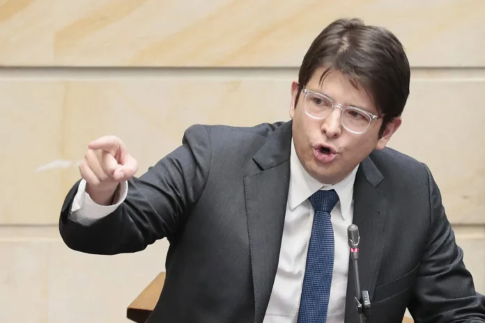 Viuda de Miguel Uribe Turbay denuncia conspiración.