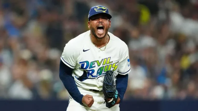 Freddy Peralta lanza magistralmente contra Cleveland.