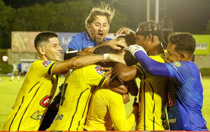 Gol de chilena de José Jáquez.