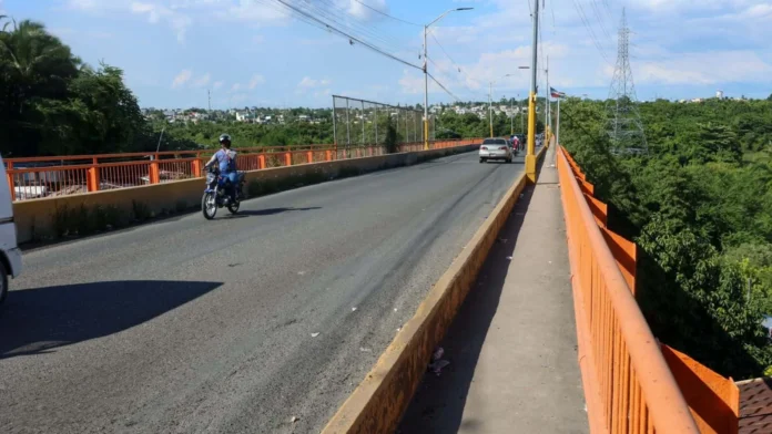 Tránsito restringido en puente La Barquita
