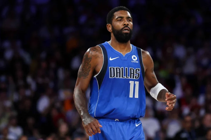 Kyrie Irving anotando para Dallas Mavericks.