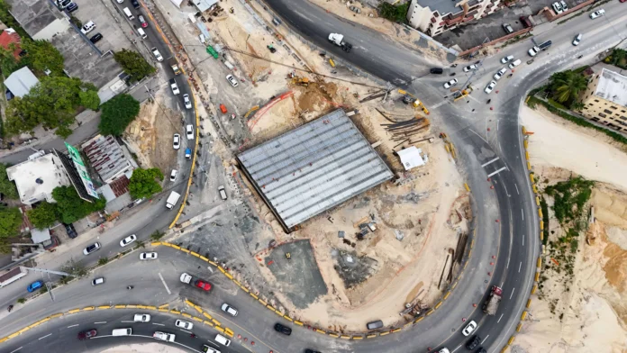 Viaducto y túnel en avenida República de Colombia