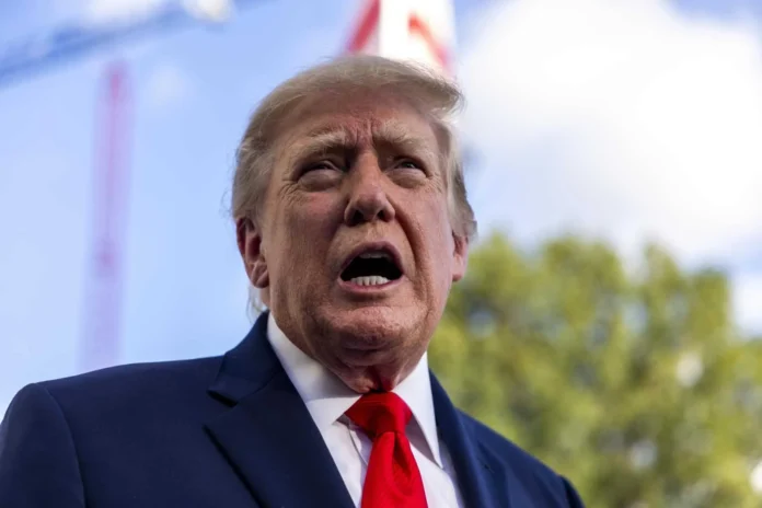 Trump insulta a manifestante en Ohio.