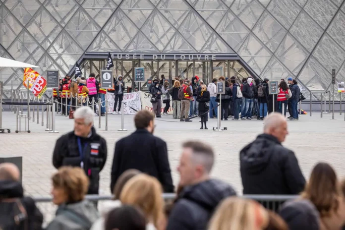 Toque de queda en París por disturbios.