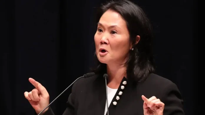 Keiko Fujimori en escuela con nuevas restricciones.