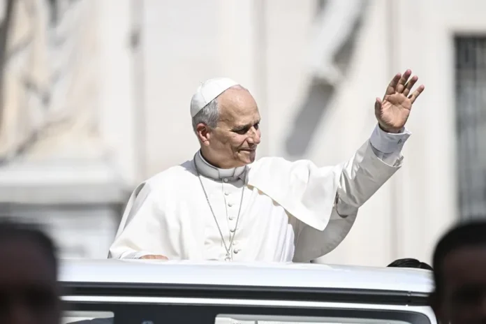 Papa León XIV se recupera tras cirugía.