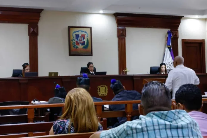 Freddy Núñez en juicio por acusaciones políticas.