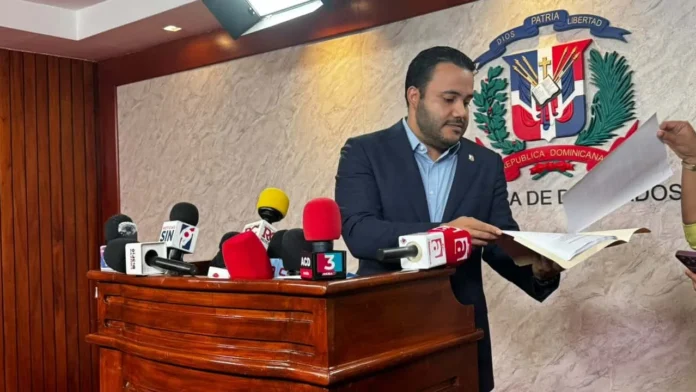 Diputado propone mejorar pensiones y reducir ganancias.