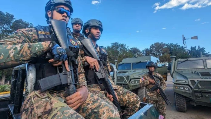Militares dominicanos refuerzan frontera con Haití.