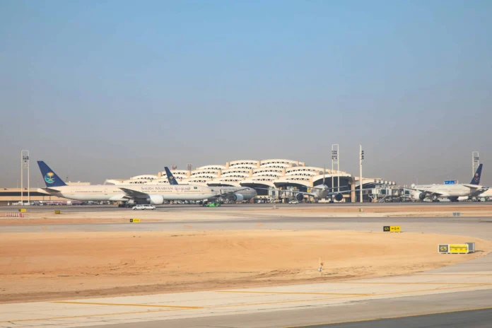Proyectil impacta aeropuerto Rey Khalid Riad