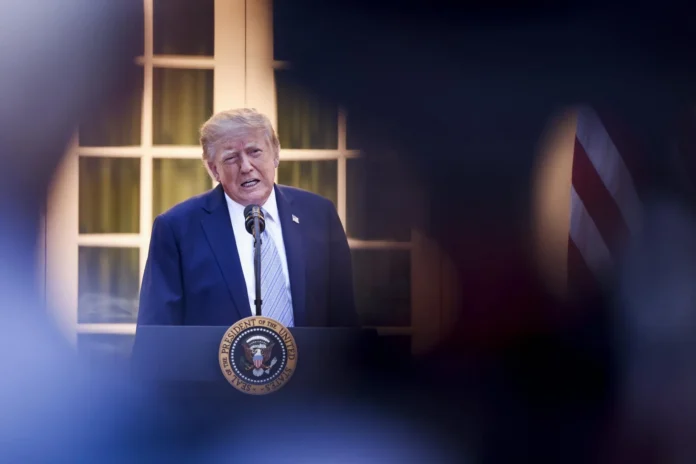 Trump considera despedir asesores prorrusos.
