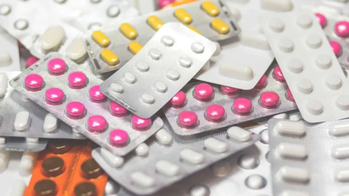 Reumatólogos piden ampliar cobertura de medicamentos.