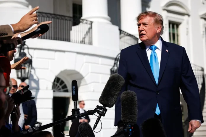 Trump presenta plan de submarinos en EE.UU.