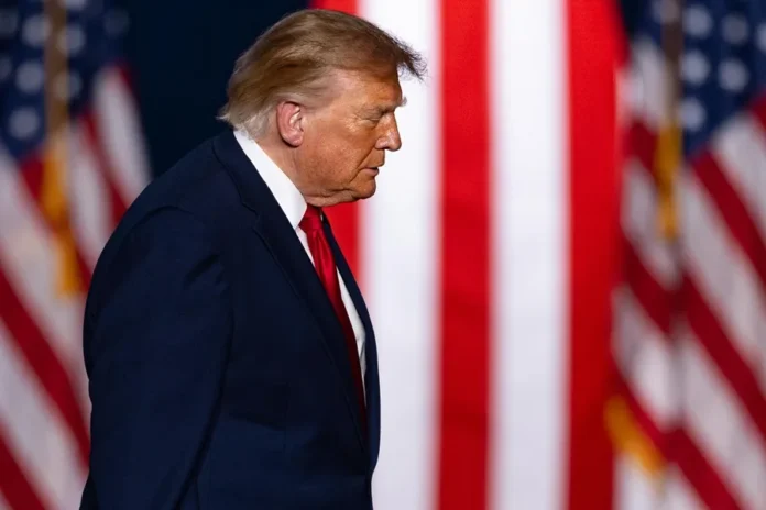 Trump moviliza votantes en Texas, Iowa, Florida.