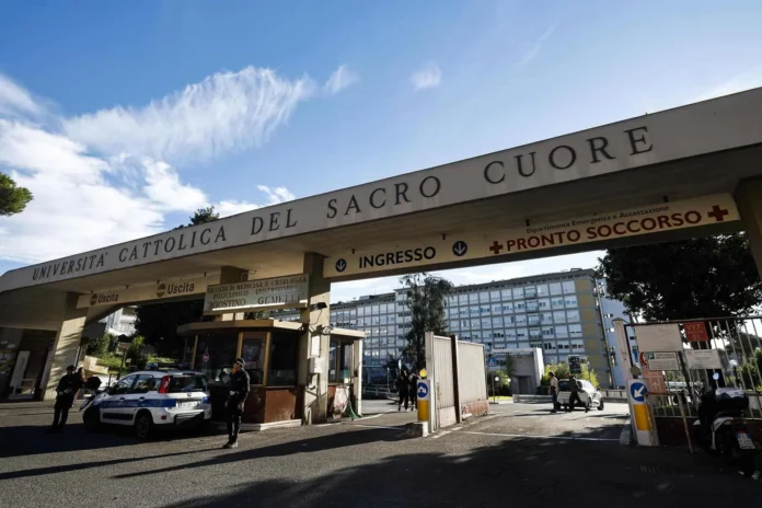 León XIV en el Vaticano tras cirugía.