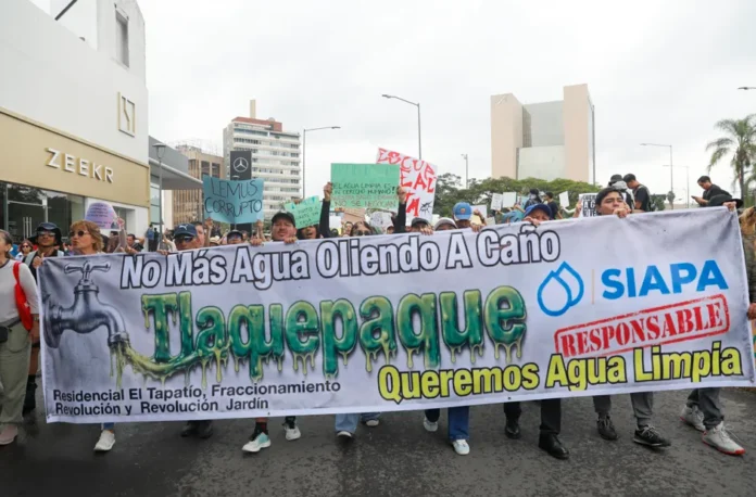 Marcha en México contra el aborto y apoyo.