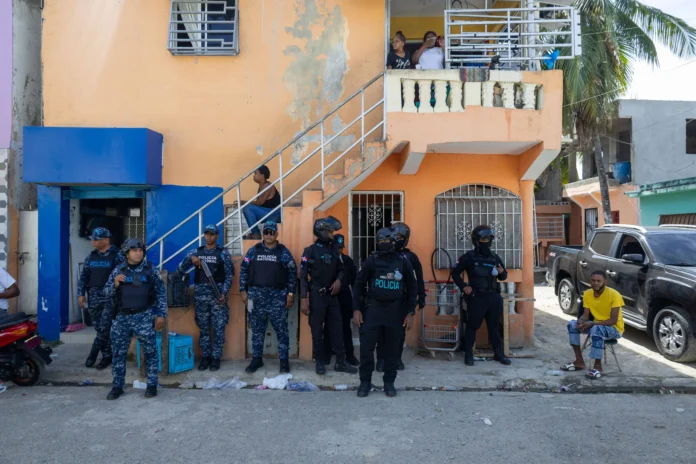 Policía registra 98 muertes en enfrentamientos.