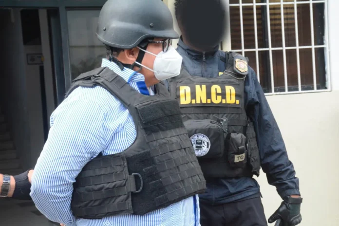 Yamil Abreu supervisado tras su liberación.