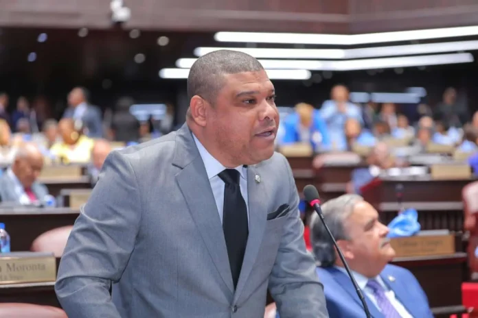 Diputado Raposo critica cierre de bibliotecas.