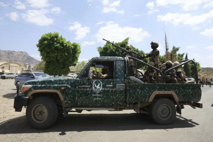 Ejército yemení avanza en ofensiva contra hutíes