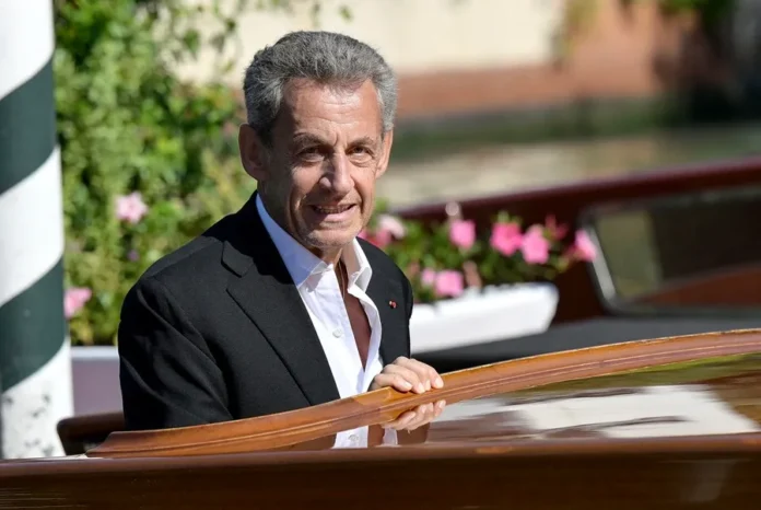 Sarkozy y Le Pen buscan alianza electoral.