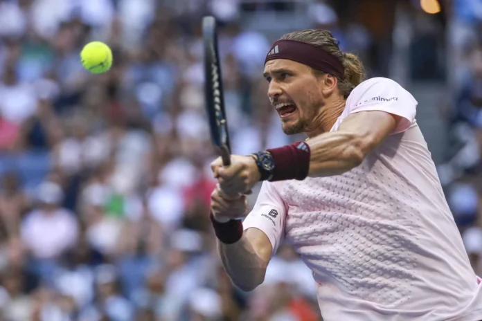 Zverev celebra su avance en Shanghái.